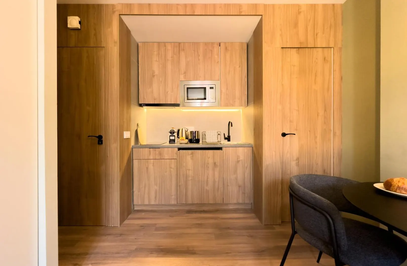 Apartment Oasis Suites Near Picasso Museum Barcelona Spain
