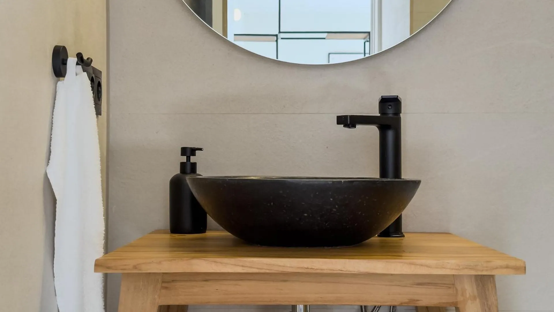 Oasis Suites Near Picasso Museum Barcelona Apartment